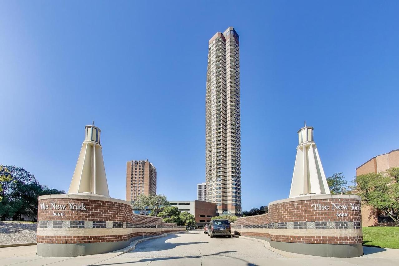3660 N Lake Shore Dr. #3401, Chicago, IL 60613