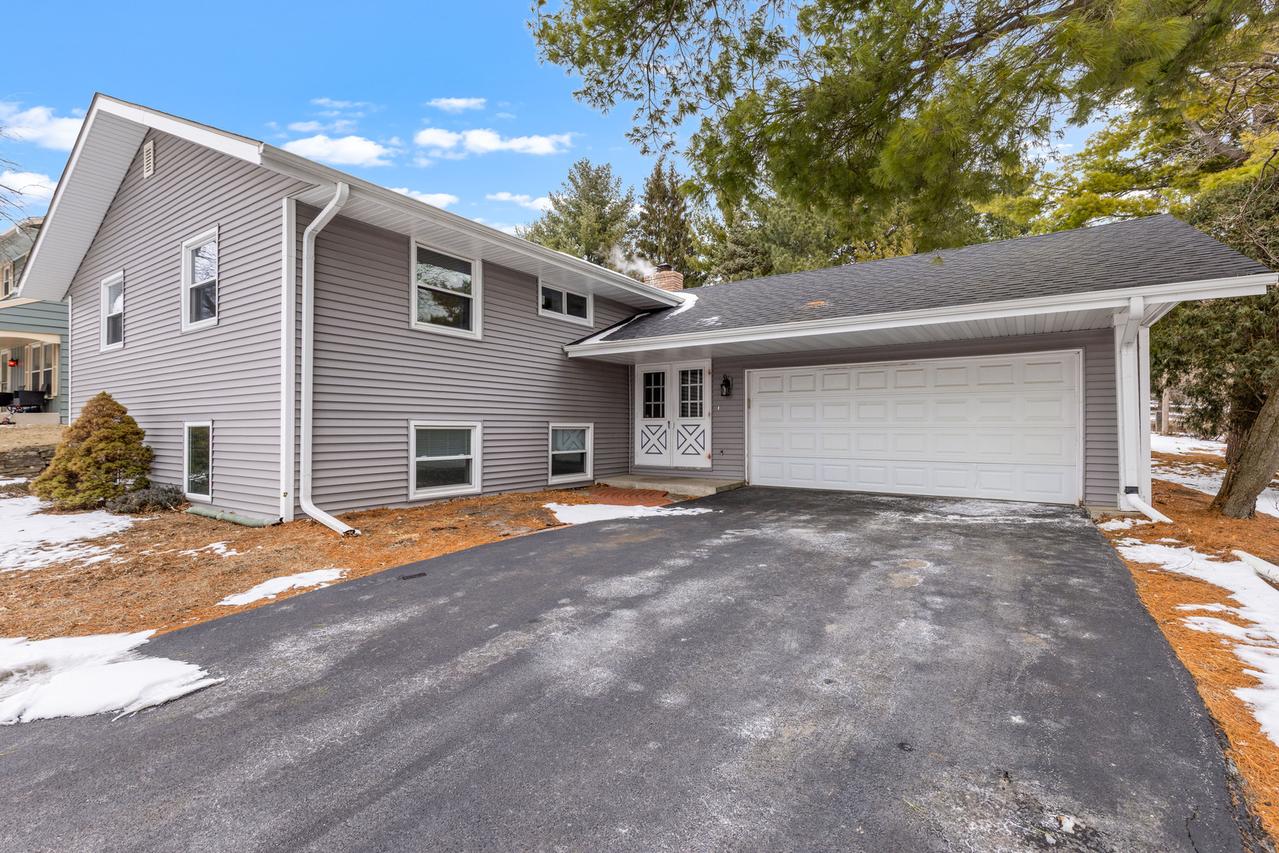 2035 Stornway Dr., Rockford, IL 61107