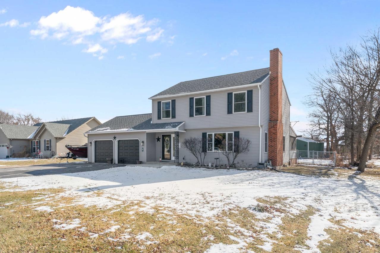 954 Holiday Dr., Lake Holiday, IL 60548