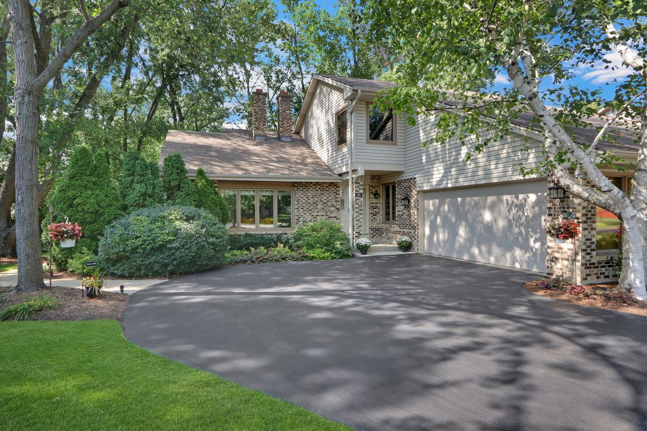 374 Farmgate Ct., Gurnee, IL 60031