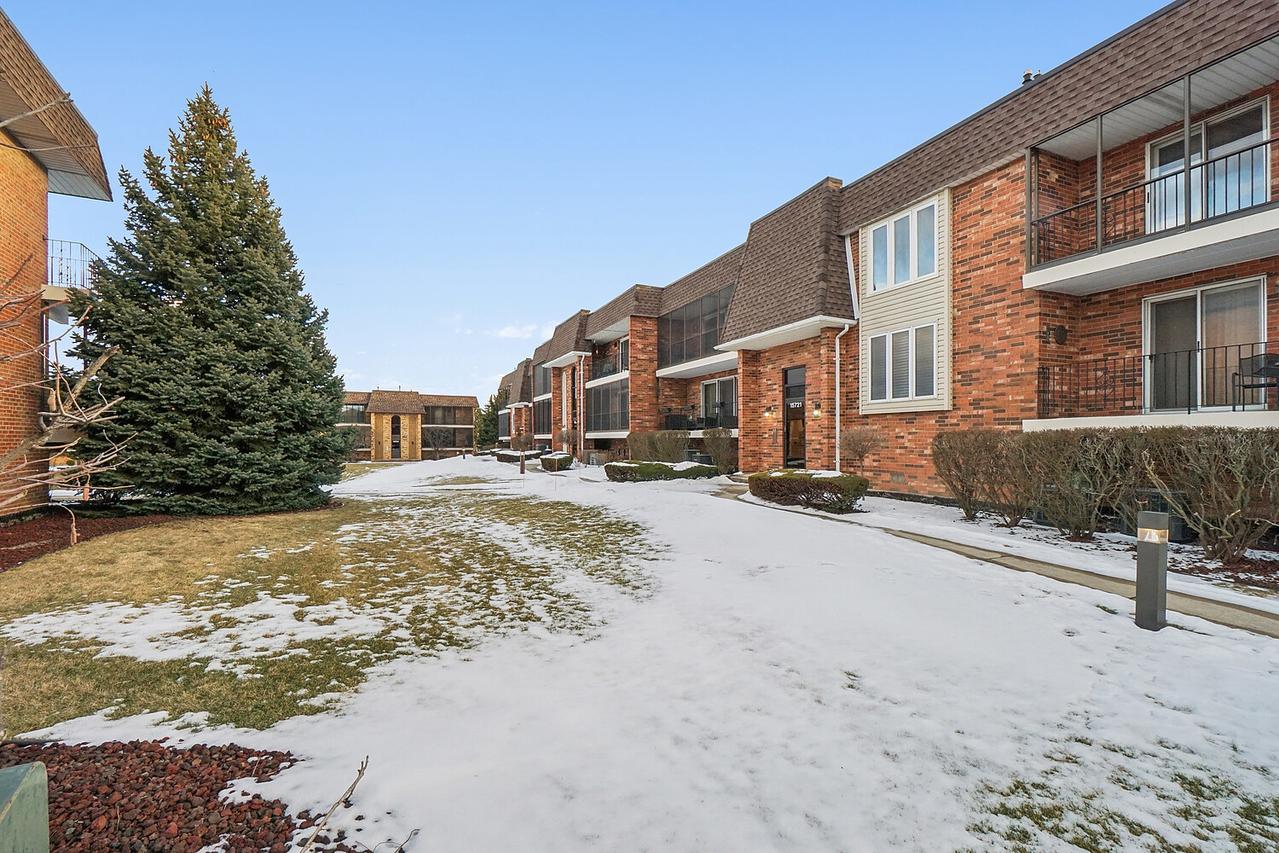 15725 Foxbend Ct. #1W, Orland Park, IL 60462