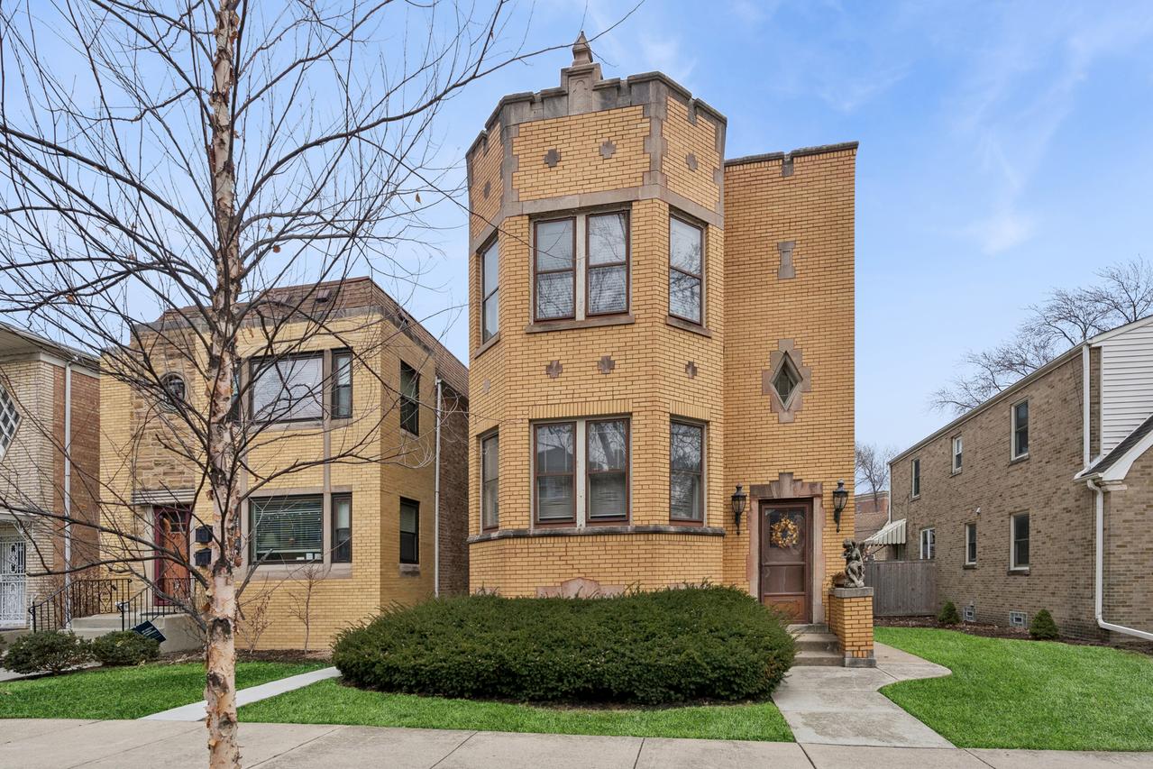 5907 N Virginia Ave., Chicago, IL 60659