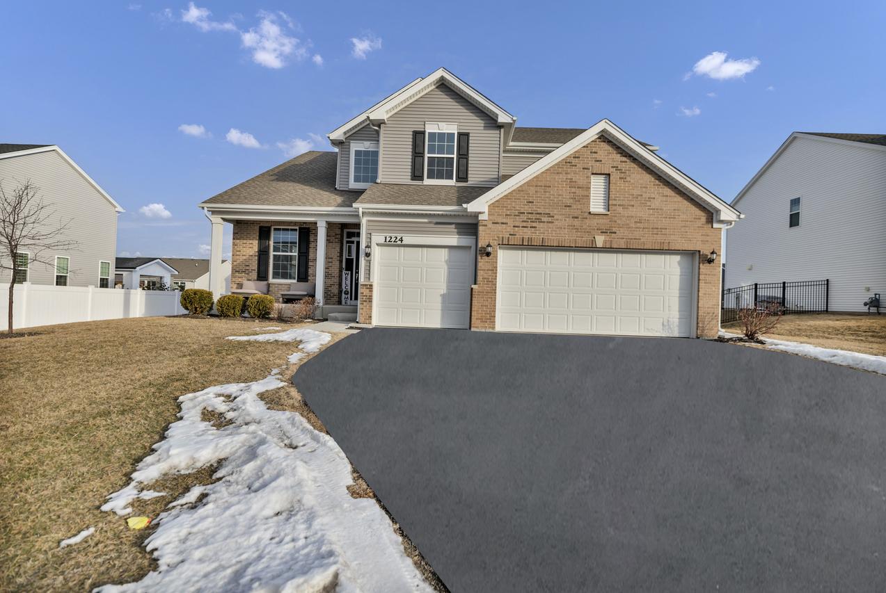 [Address Hidden by Seller], Hampshire, IL 60140