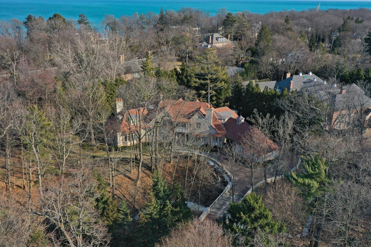 745 E Woodland Rd., Lake Forest, IL 60045