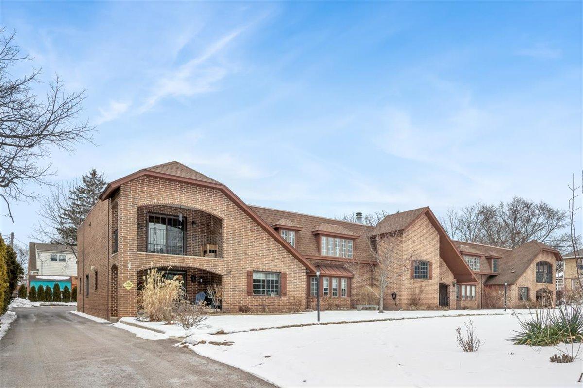 330 Highwood Ave. #2B, Highwood, IL 60040