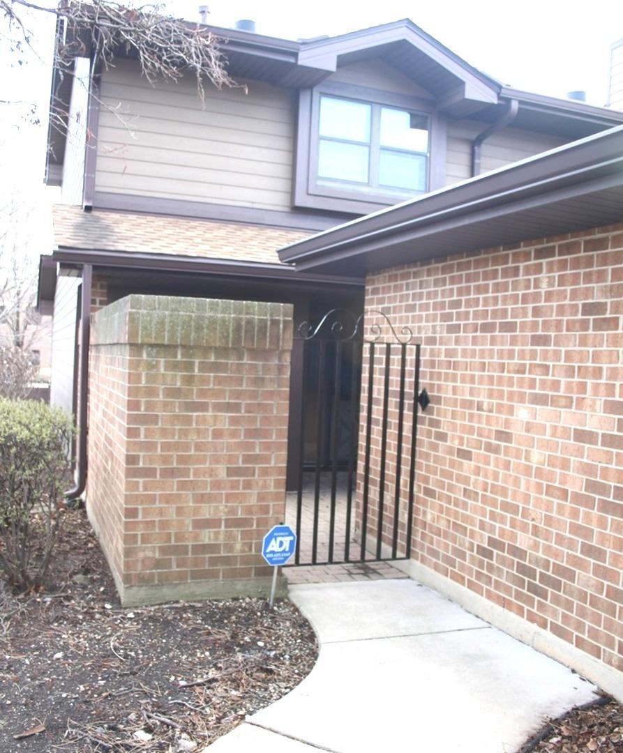 15 Indian Trail Dr., Westmont, IL 60559