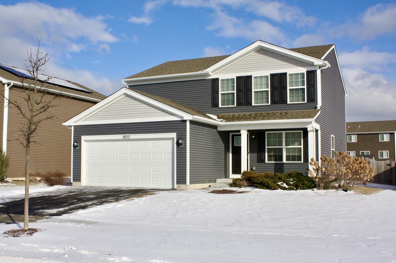 1600 Bayberry Ln., Pingree Grove, IL 60140