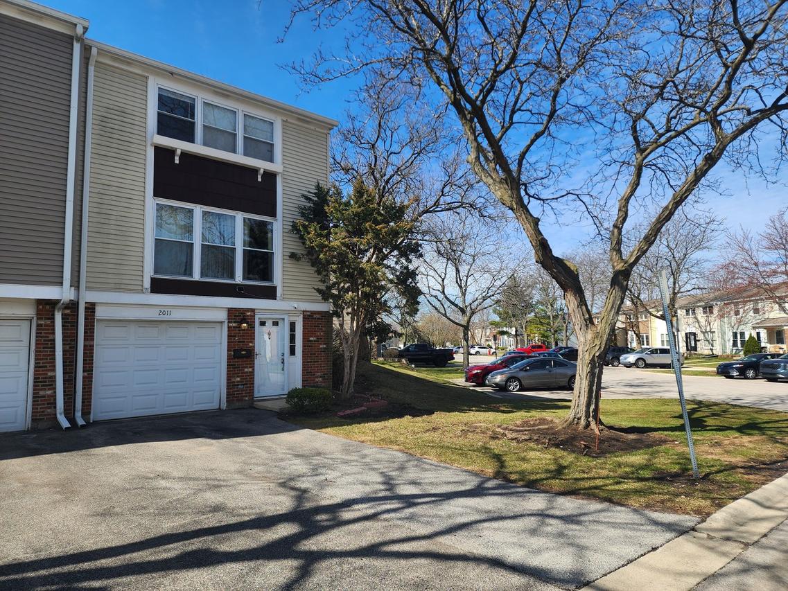 2011 Farnham Ct., Schaumburg, IL 60194