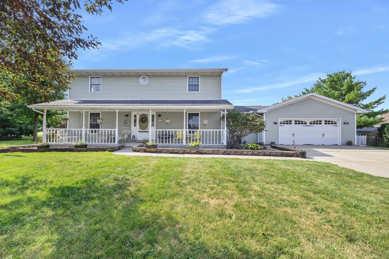 417 Sunset Dr., Colfax, IL 61728