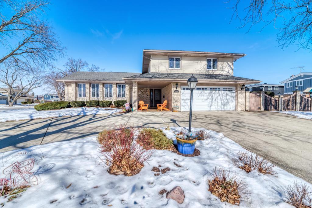 1030 W Kendall Ter., Addison, IL 60101