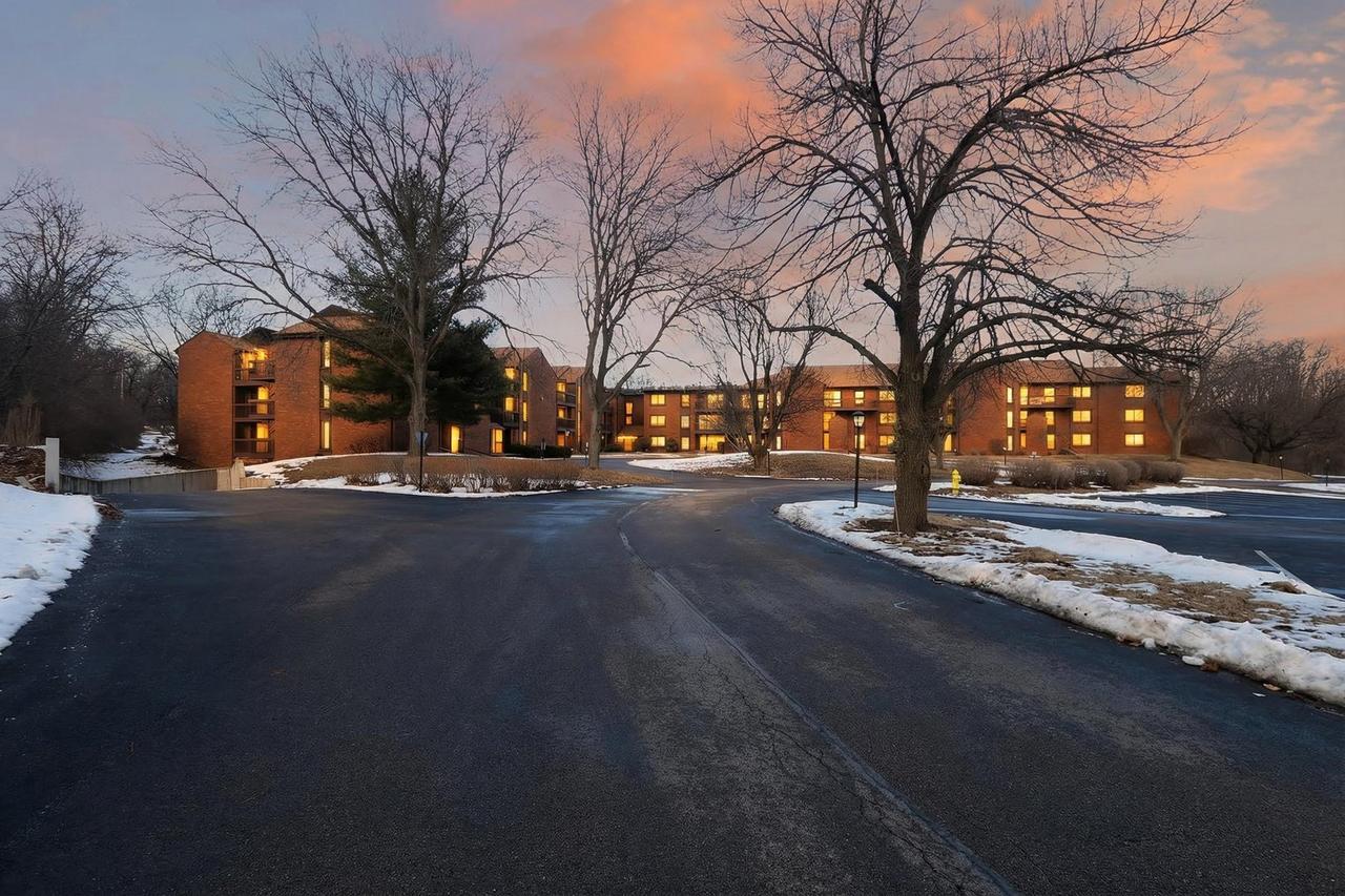 2929 Sunnyside Dr. #303, Rockford, IL 61114