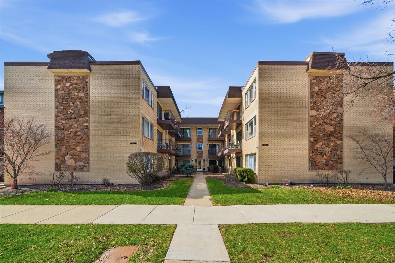 4340 N Keeler Ave. #1F, Chicago, IL 60641