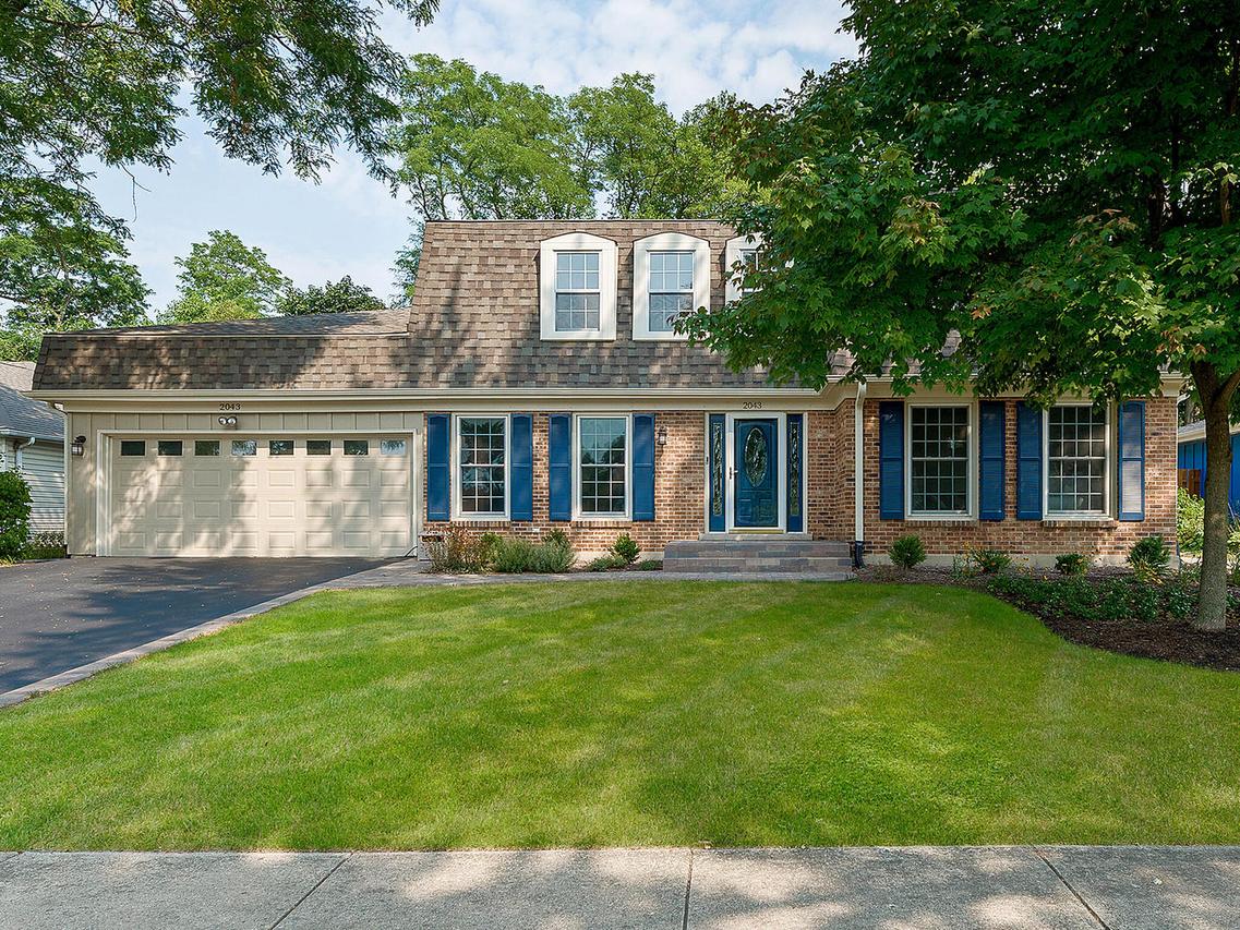 2043 Spring Green Dr., Wheaton, IL 60189