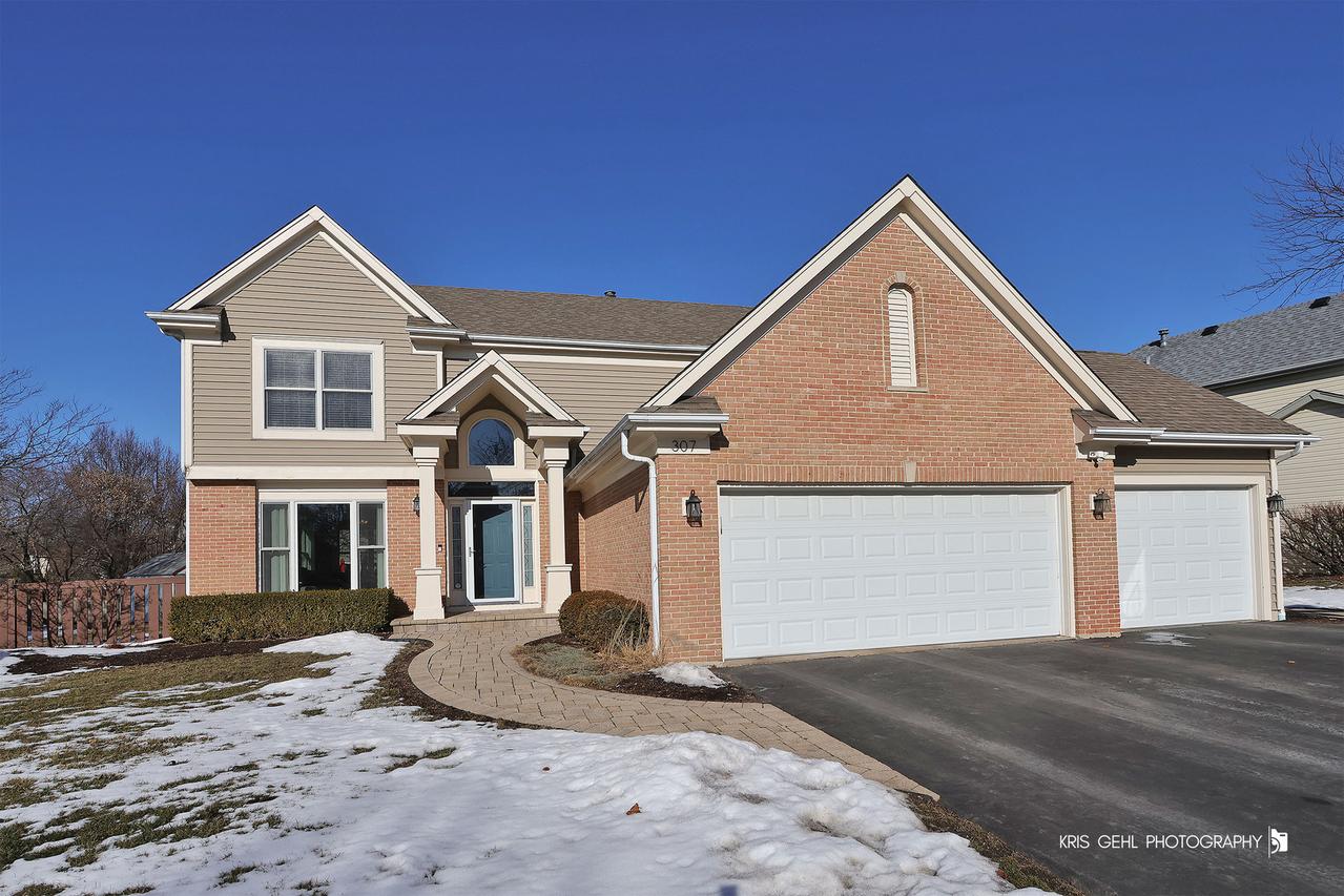 307 Fairfax Ln., Grayslake, IL 60030