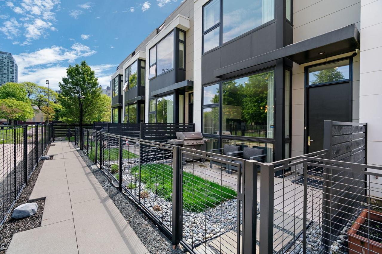 441 W Hobbie St., Chicago, IL 60610