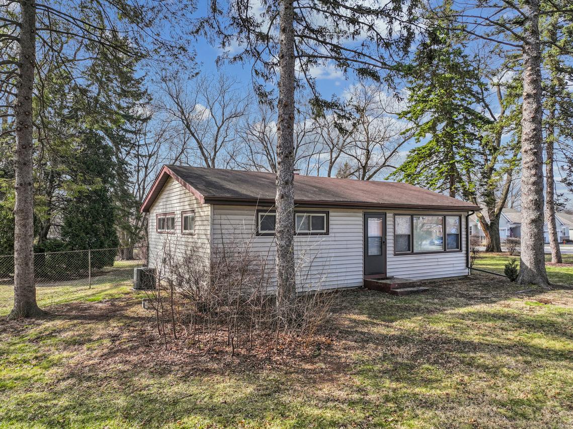 1484 N Hicks Rd., Palatine, IL 60067