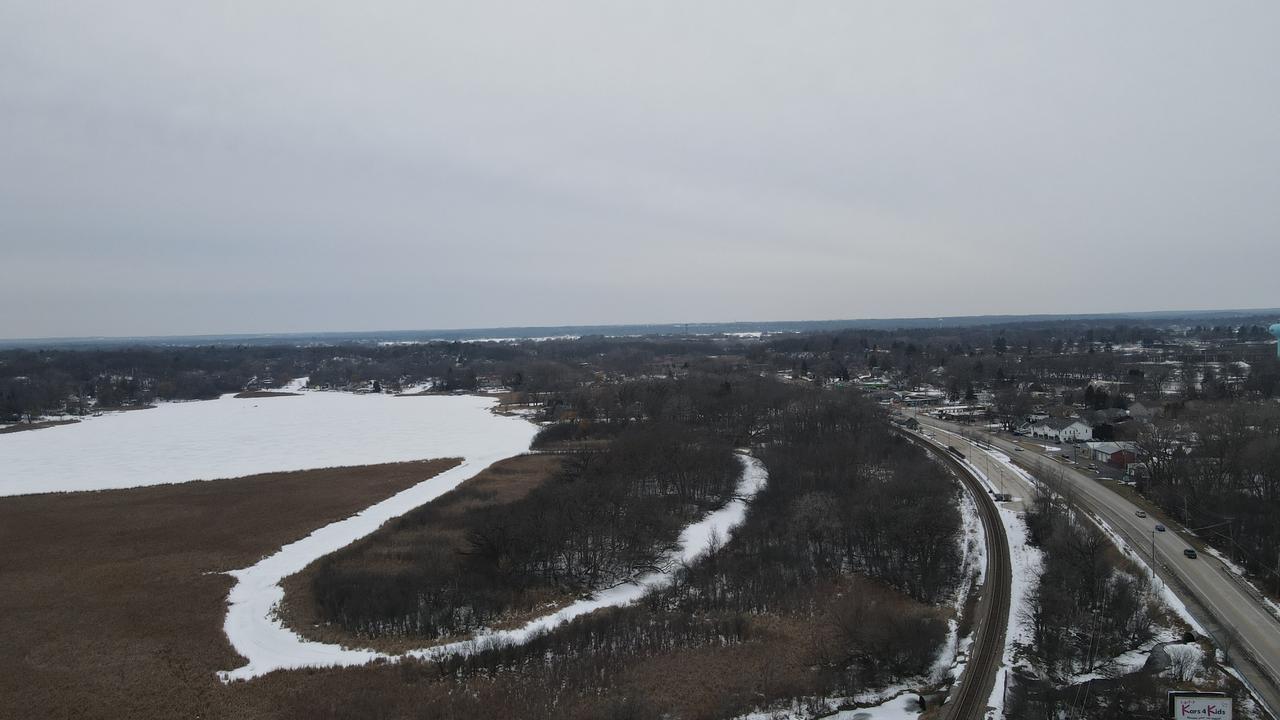 605 Rollins Rd., Ingleside, IL 60041