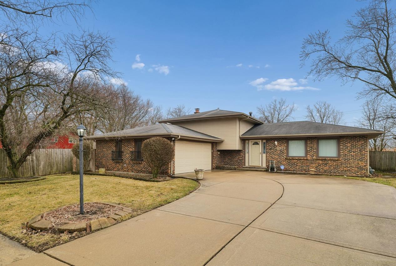 4921 Lakeshore Dr., Richton Park, IL 60471