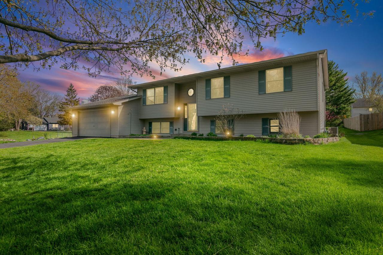 3505 W Beach Dr., Mchenry, IL 60050