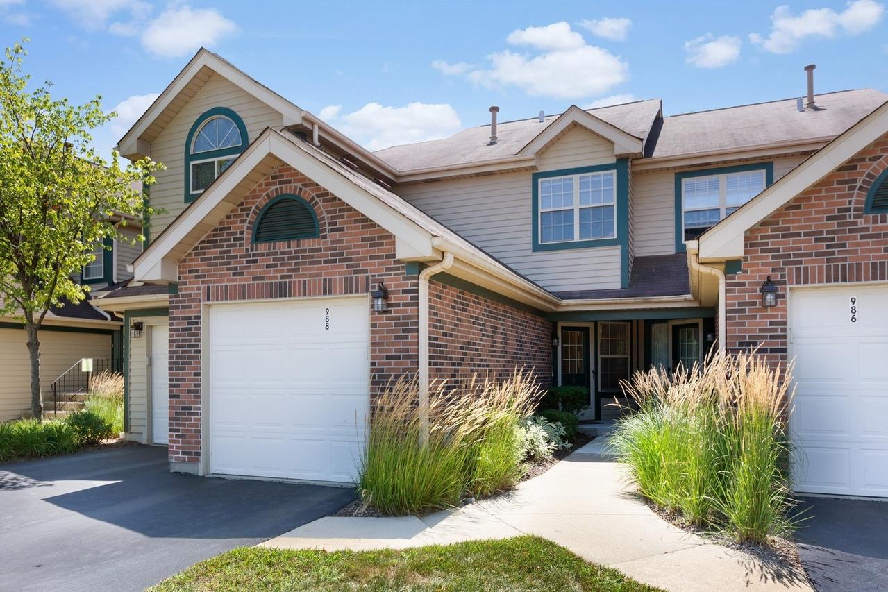 988 Ridgefield Ln., Wheeling, IL 60090