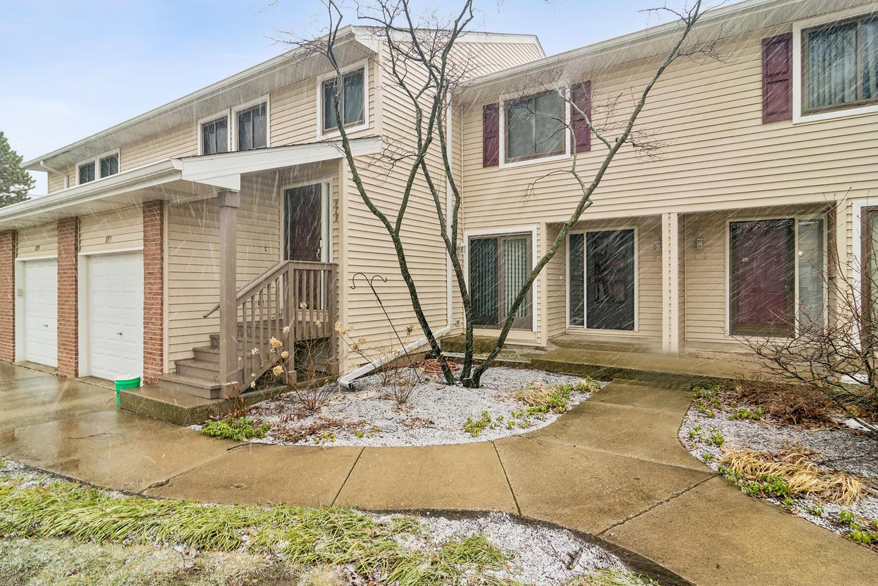 927 Hidden Lake Dr., Buffalo Grove, IL 60089