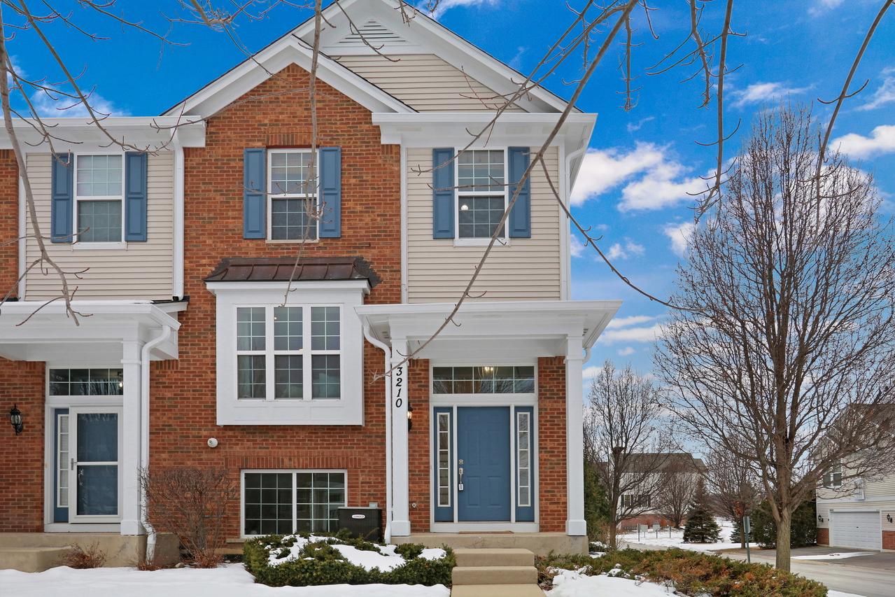 3210 Neubauer Cir., Lindenhurst, IL 60046