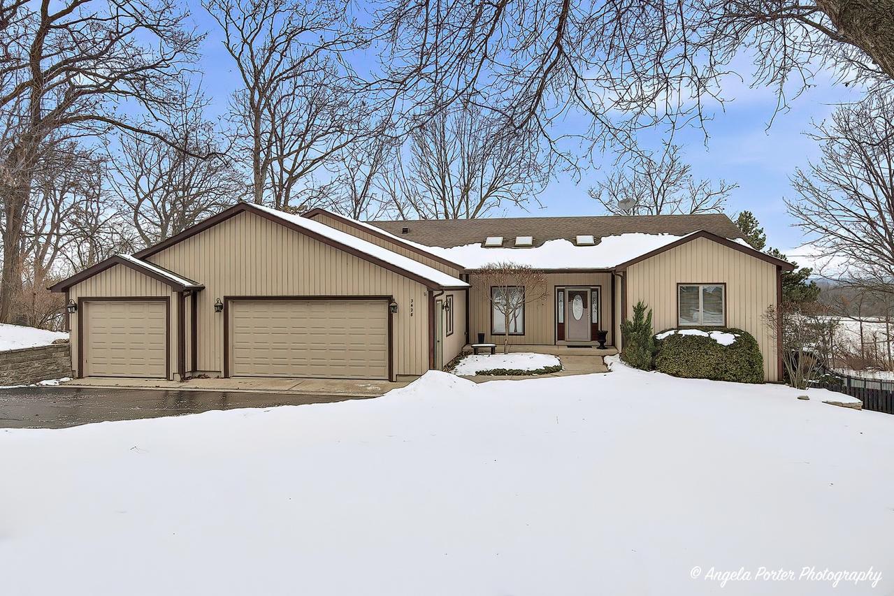 3428 Kings Lair Dr., Spring Grove, IL 60081