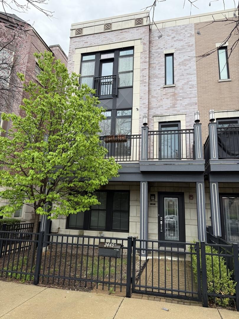 3445 N Whipple St., Chicago, IL 60618