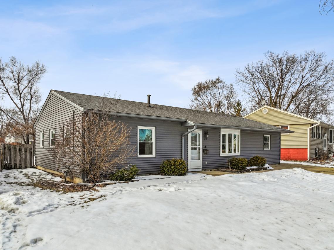 416 Concord Dr., Streamwood, IL 60107