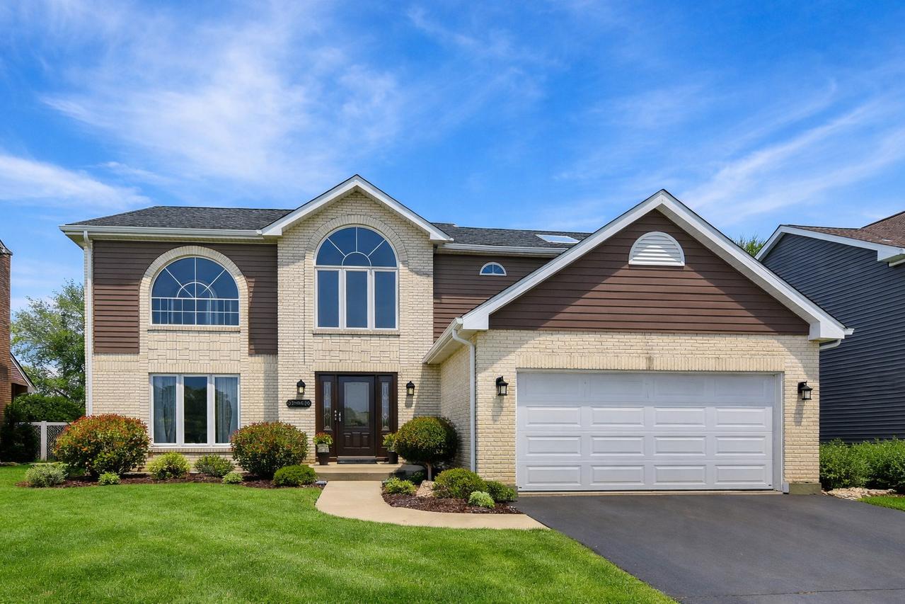 27W439 Chartwell Dr., Winfield, IL 60190