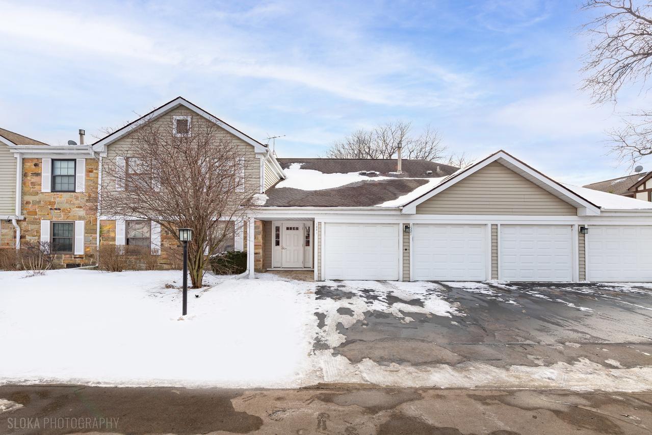 1321 7 Pines Rd. #C1, Schaumburg, IL 60193