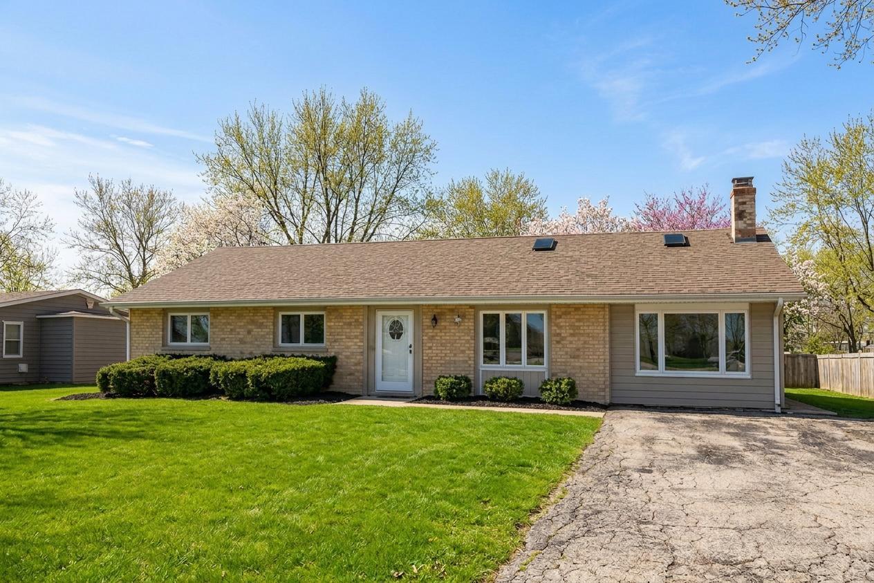 7706 Warwick Ave., Darien, IL 60561