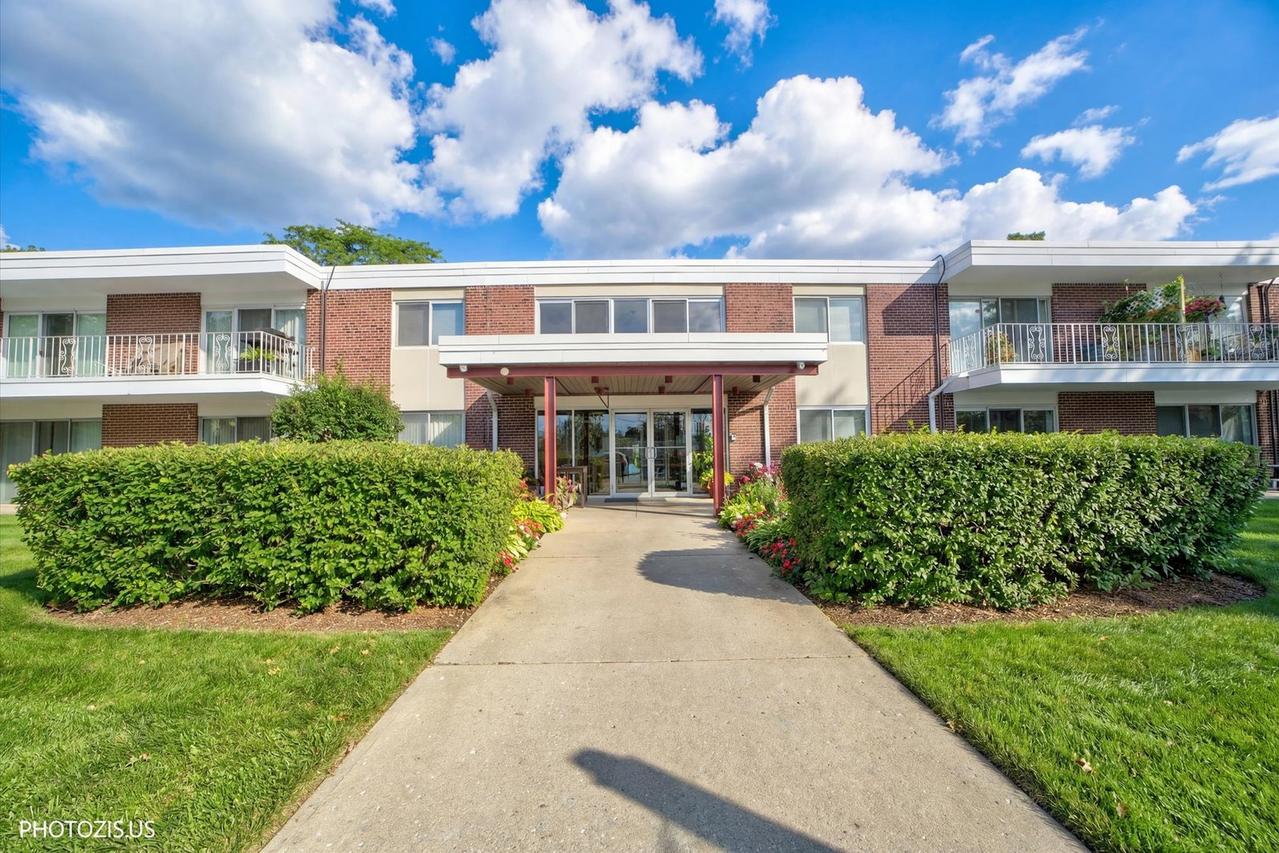 100 Deborah Ln. #16A, Wheeling, IL 60090