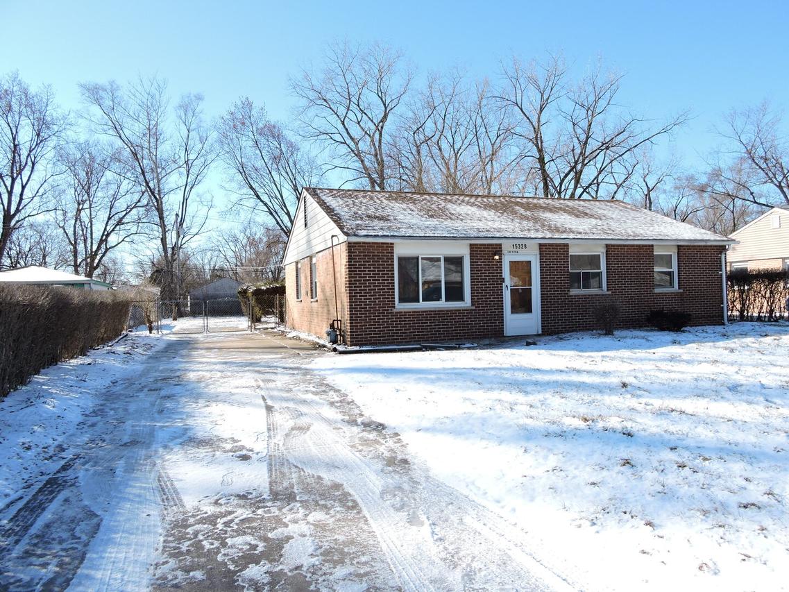 15328 Parkside Dr., Markham, IL 60428