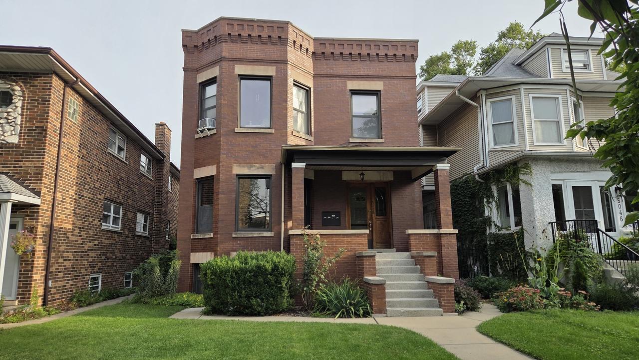 5048 W Agatite Ave., Chicago, IL 60630