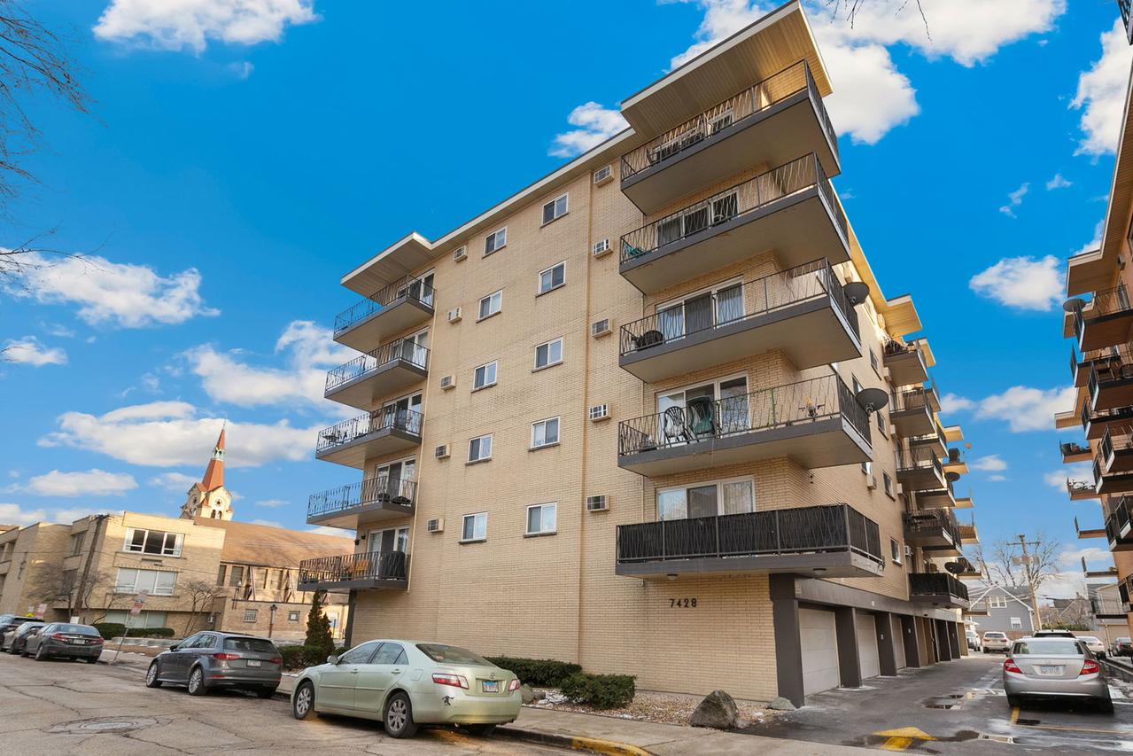 7428 Washington St. #602, Forest Park, IL 60130