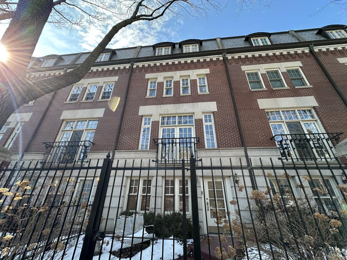 2634 N Southport Ave., Chicago, IL 60614