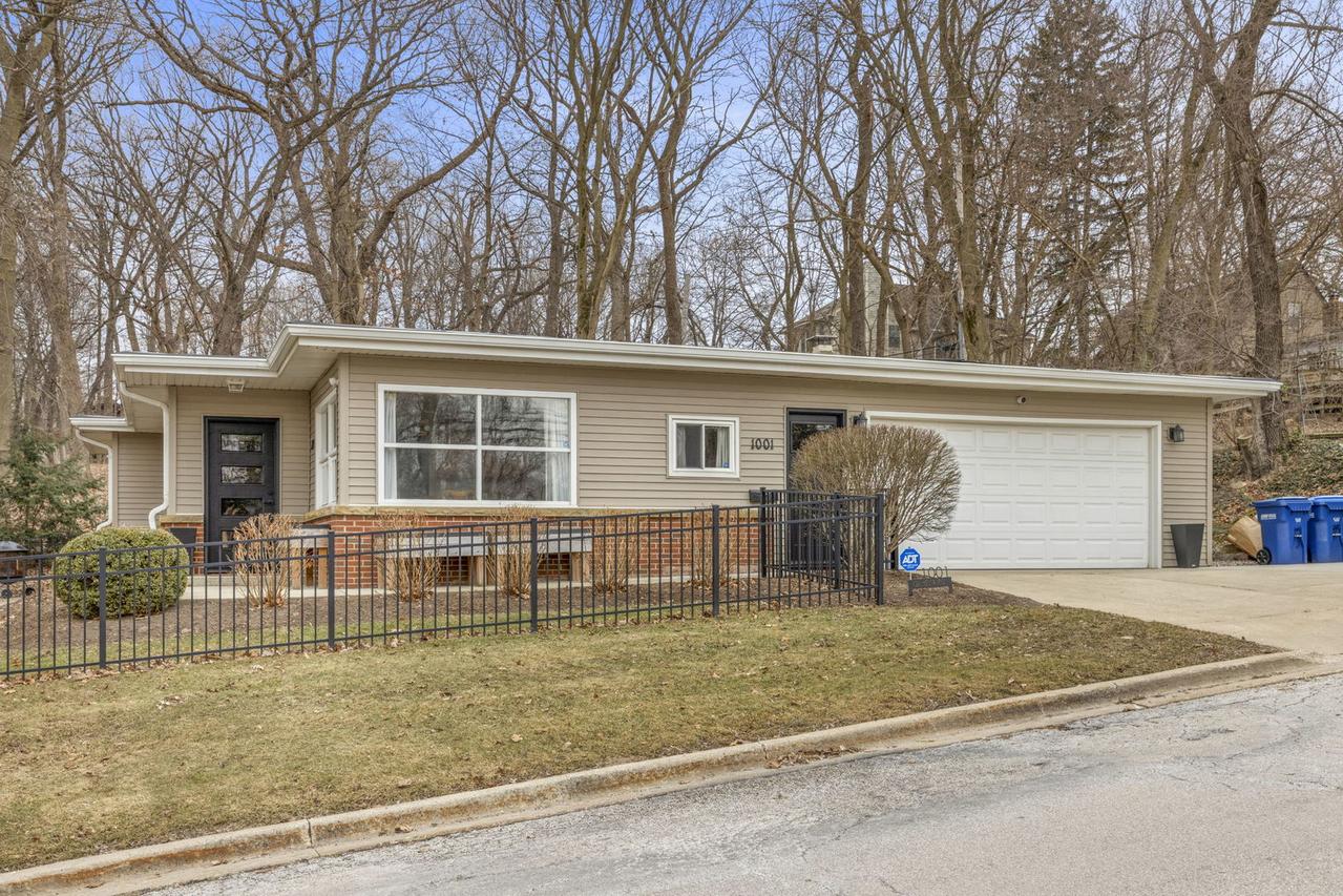 1001 Geneva Rd., St. Charles, IL 60174