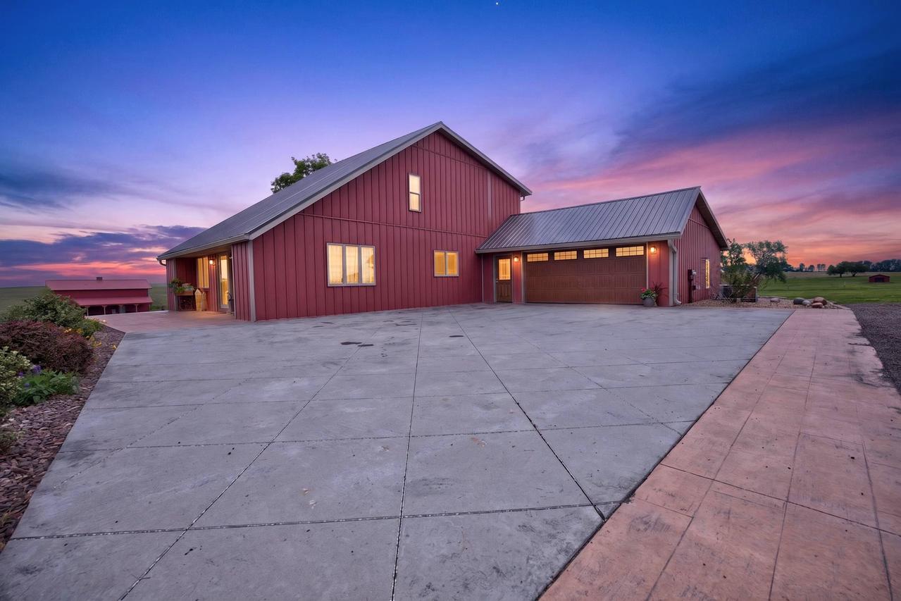 13301 Tango Rd., Bloomington, IL 61705