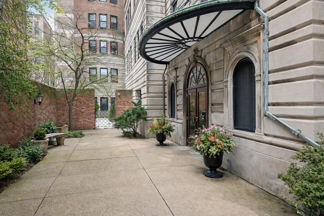 431 W Oakdale Ave. #13D, Chicago, IL 60657