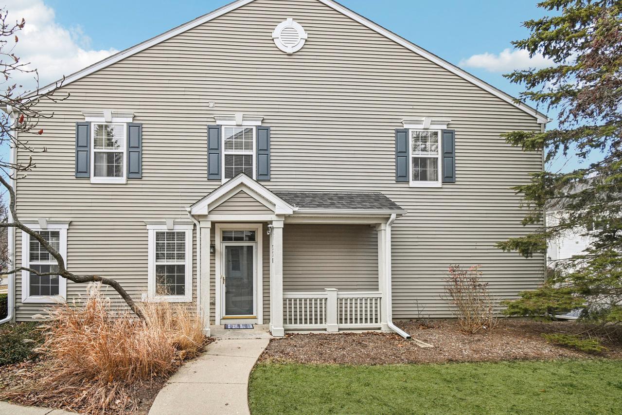 330 S Litchfield Dr., Round Lake, IL 60073