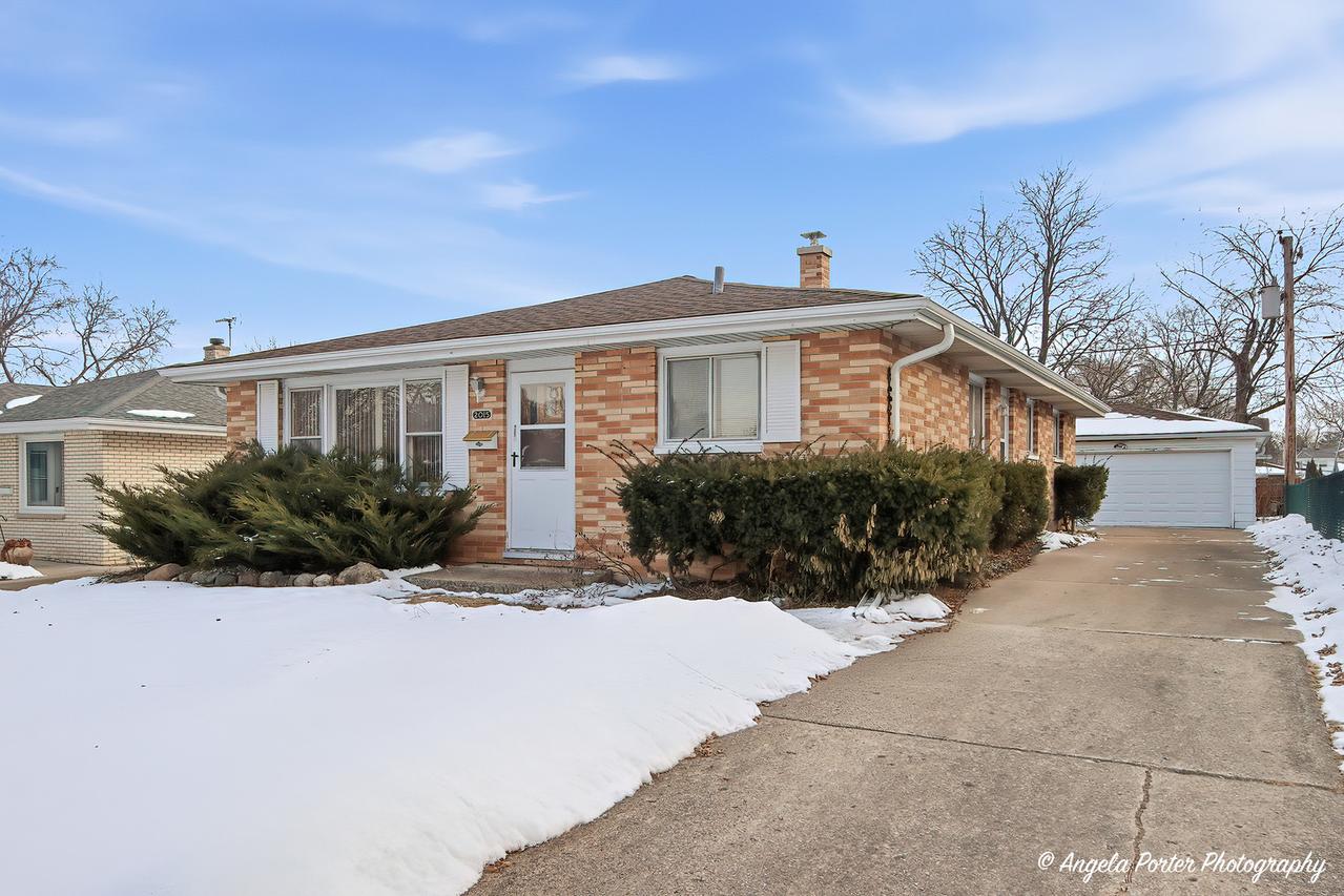 2015 N Jackson St., Waukegan, IL 60087