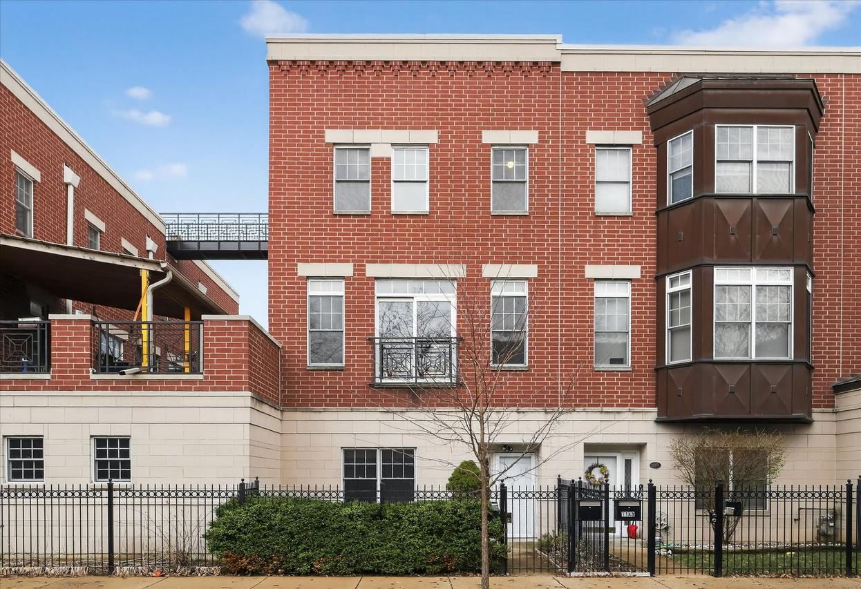 1151 E 46th St., Chicago, IL 60653