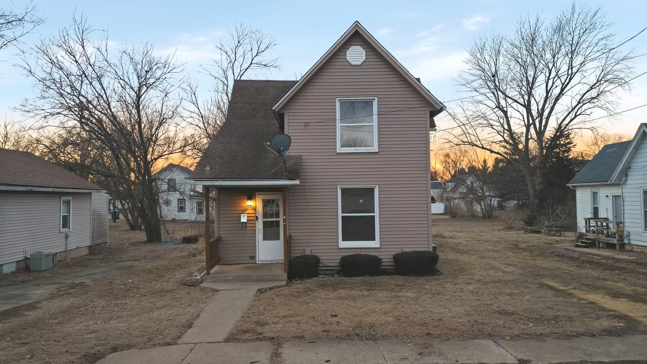 119 Douglas Ave., Dixon, IL 61021