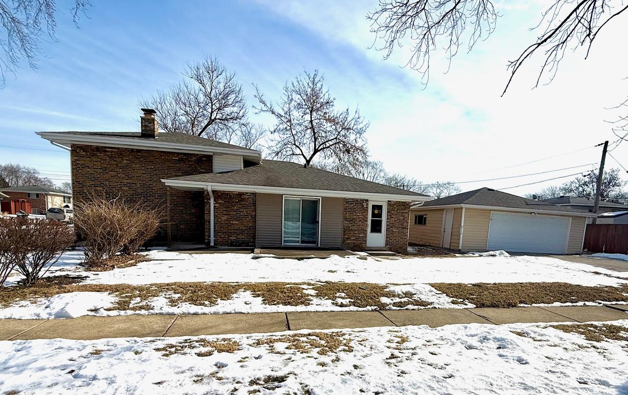 4351 Scott St., Oak Forest, IL 60452