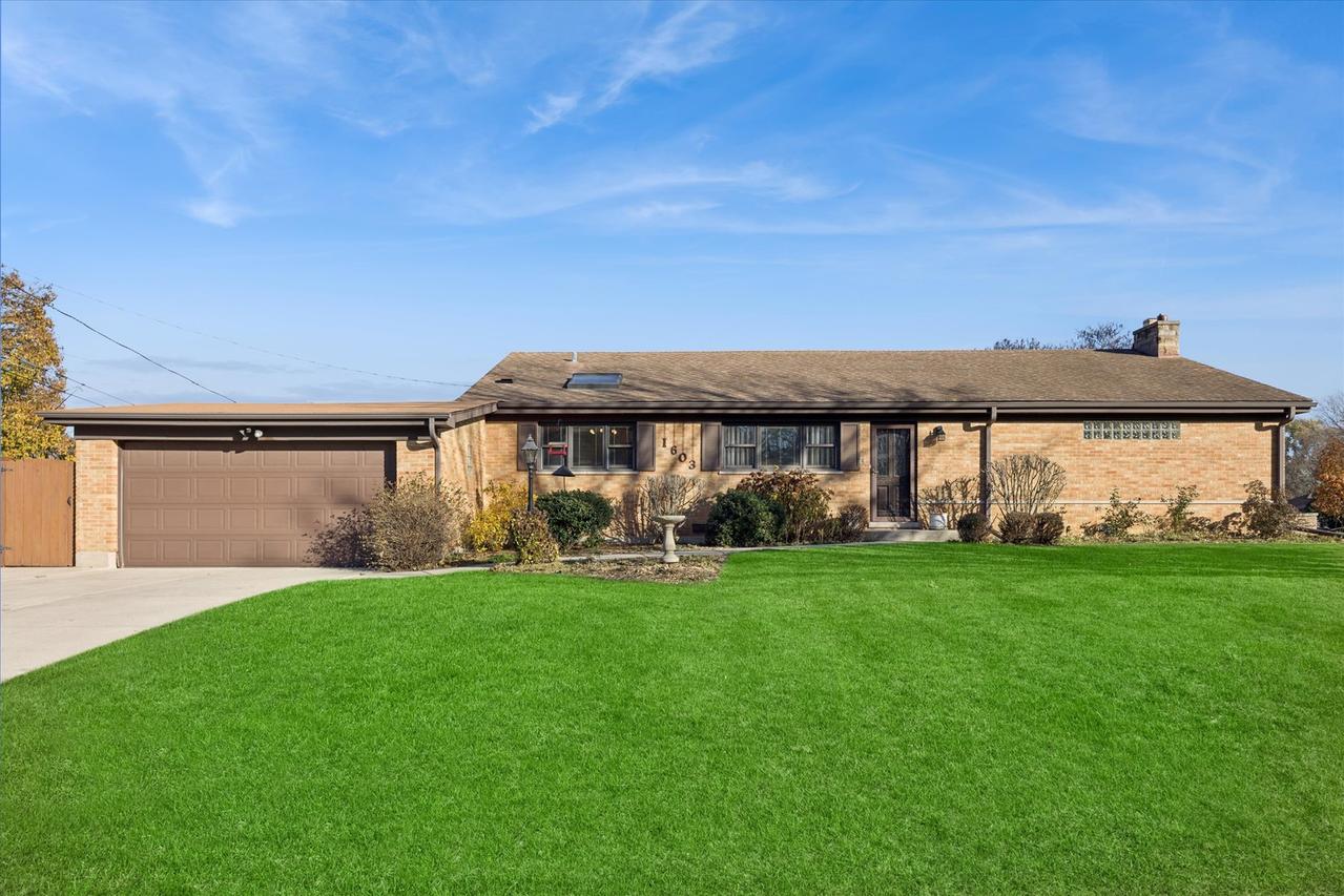 1603 Ashton Ct., Wheaton, IL 60187