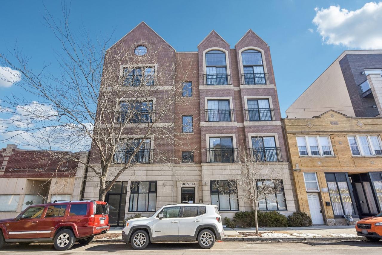 3815 N Kedzie Ave. #2S, Chicago, IL 60618