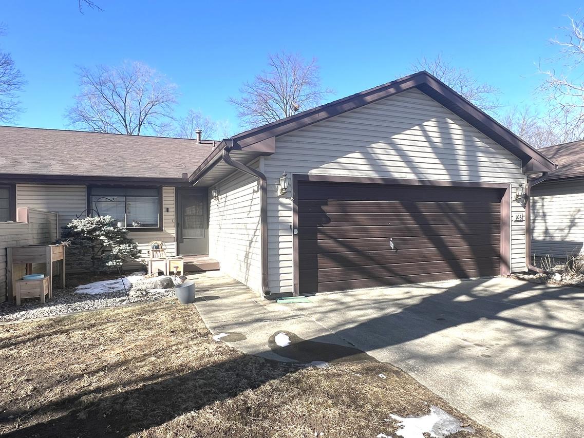 106 Spring Cir., Urbana, IL 61802