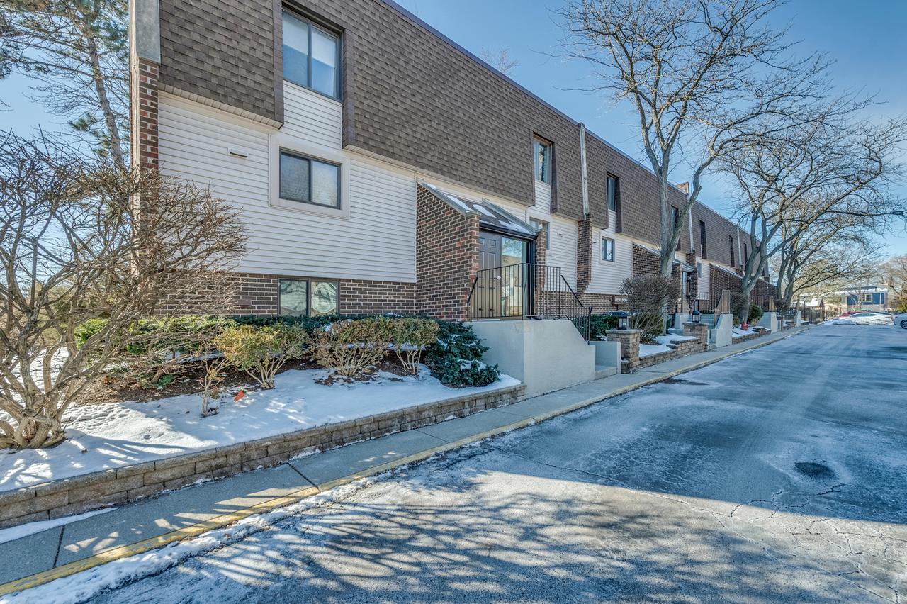 421 Elm St. #6K, Deerfield, IL 60015