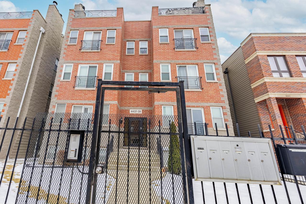 4439 S Calumet Ave. #1S, Chicago, IL 60653